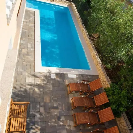 Tina 2 Apartman *