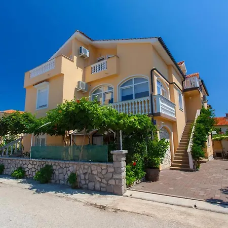 Tina 2 Apartman Šilo